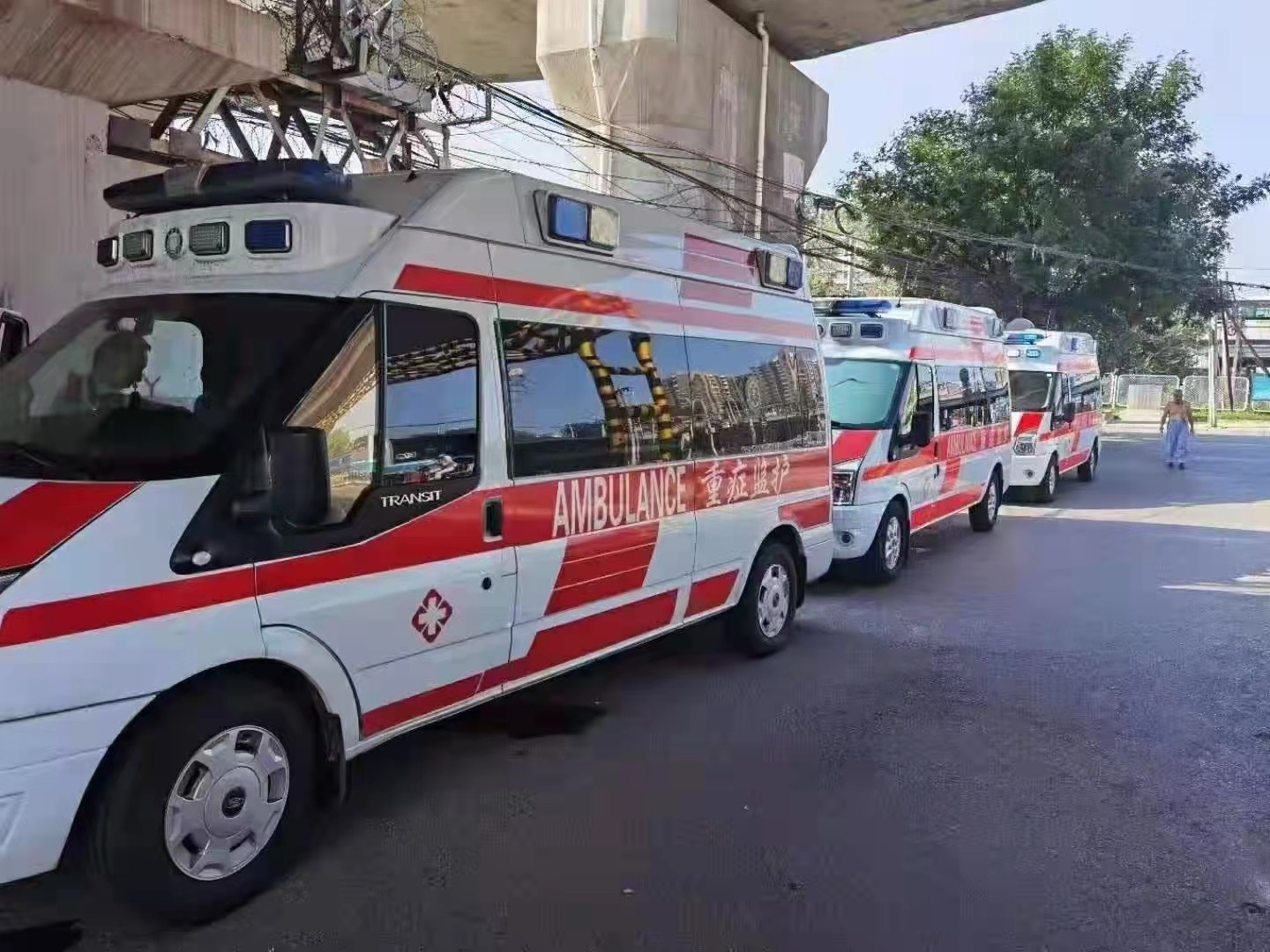 岑巩县救护车出租